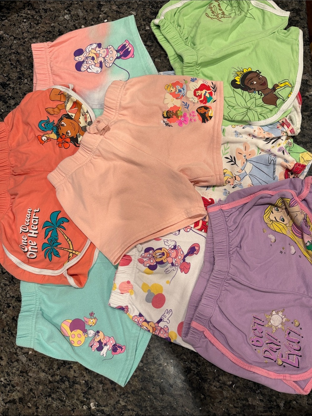 Bundle of 8 girls Disney shorts